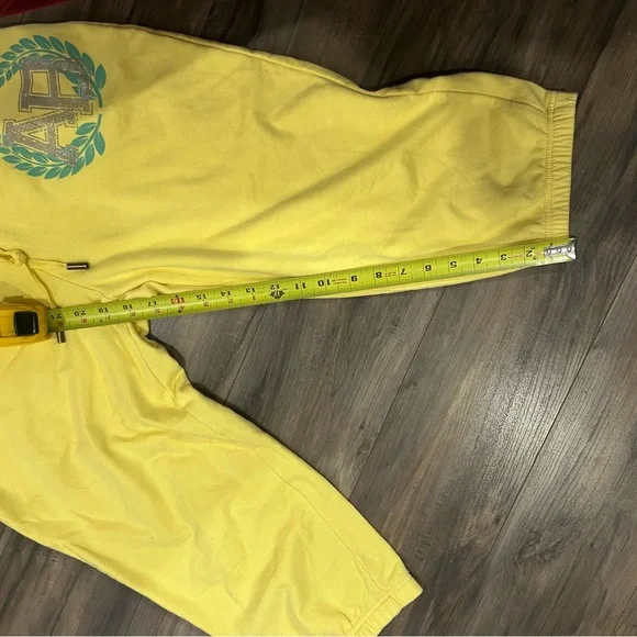 Apple Bottoms Capri Pants - Picture 6 of 6